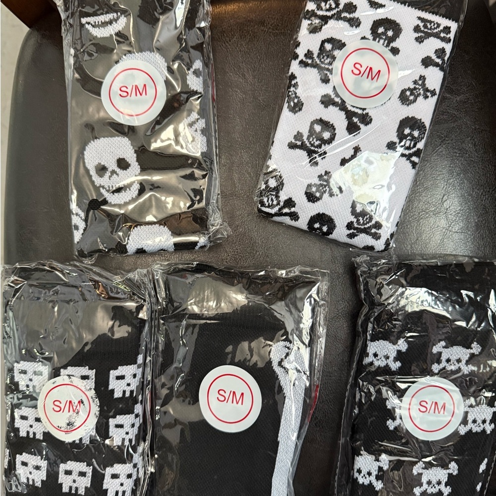5 pairs of Black & White Skull Pattern Knee Socks - S/M